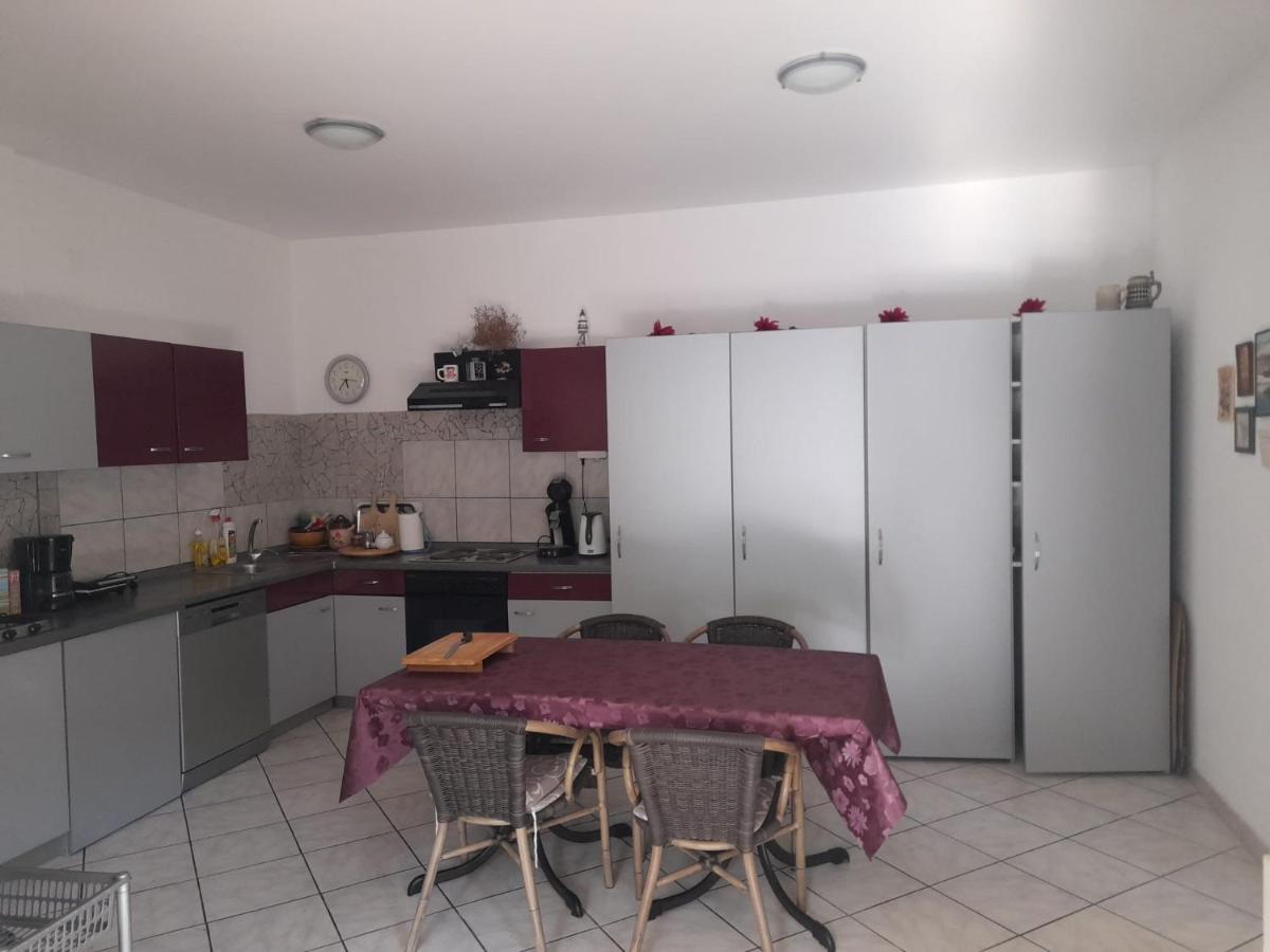 Rooms & Apartments Kaurloto Pag Town Luaran gambar