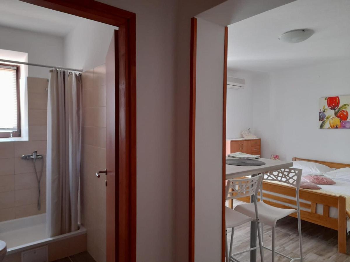Rooms & Apartments Kaurloto Pag Town Luaran gambar