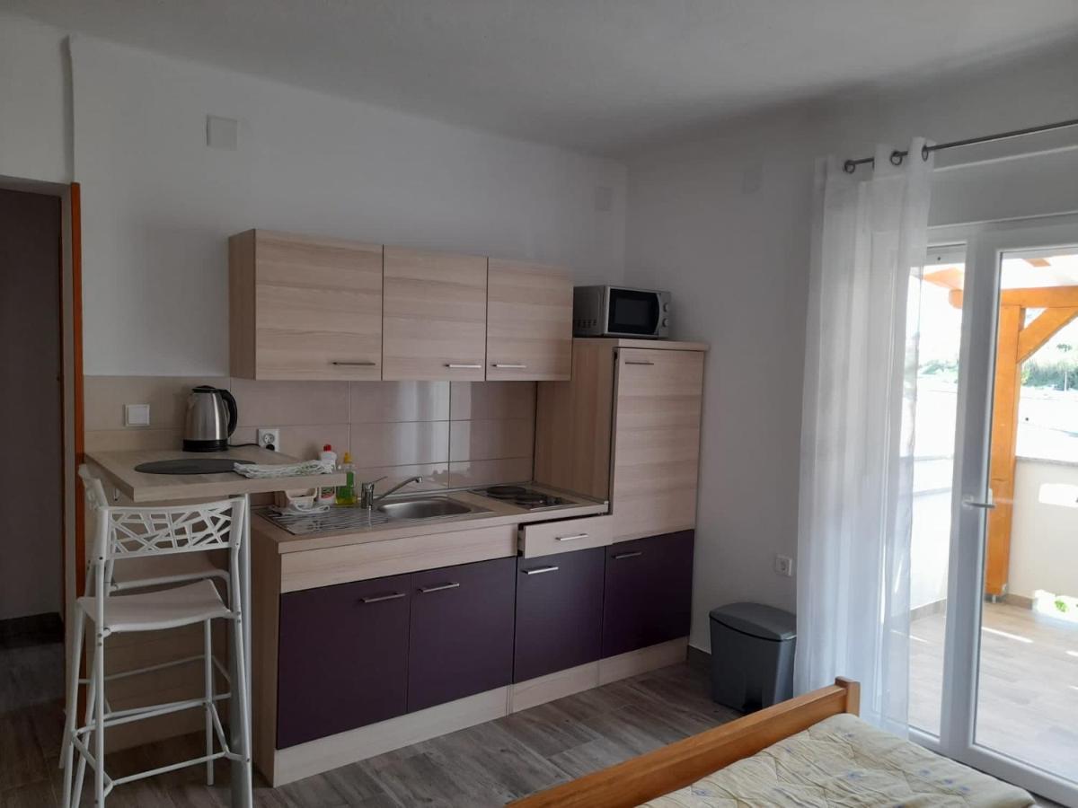Rooms & Apartments Kaurloto Pag Town Luaran gambar