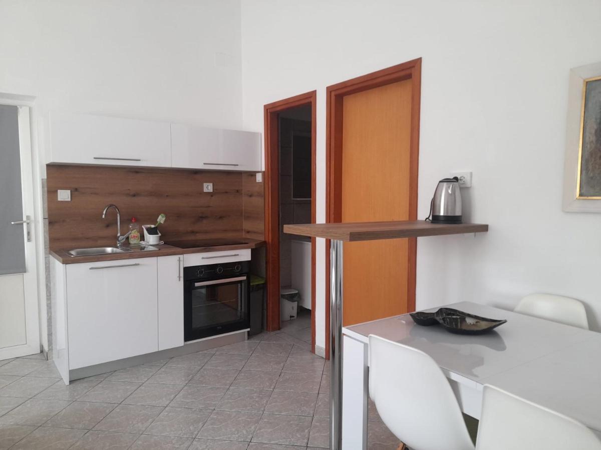 Rooms & Apartments Kaurloto Pag Town Luaran gambar