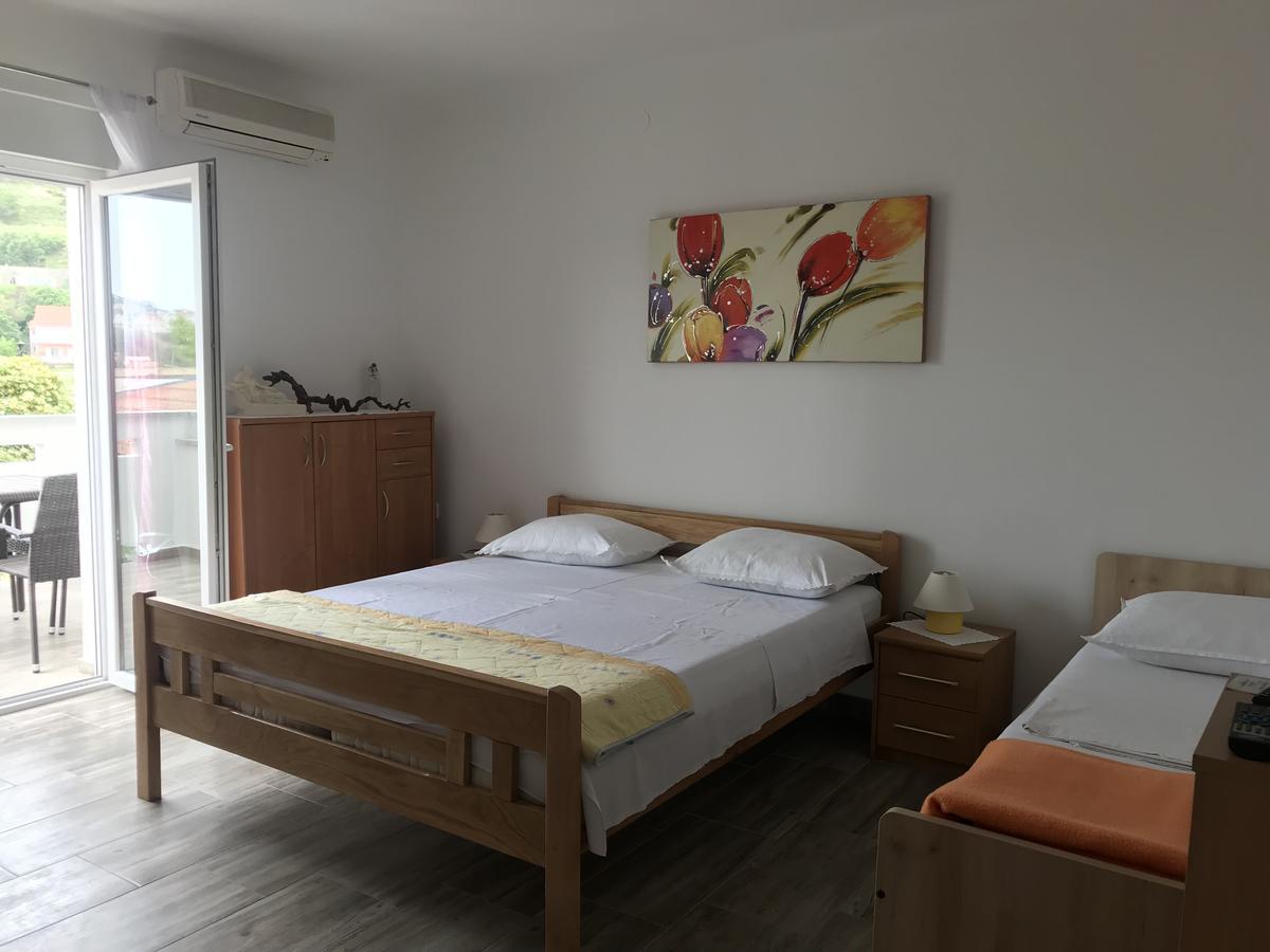 Rooms & Apartments Kaurloto Pag Town Luaran gambar