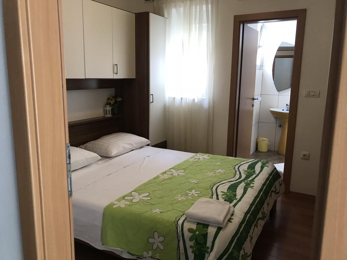 Rooms & Apartments Kaurloto Pag Town Luaran gambar