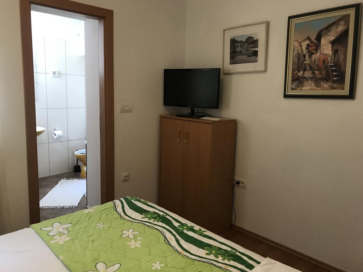 Rooms & Apartments Kaurloto Pag Town Luaran gambar